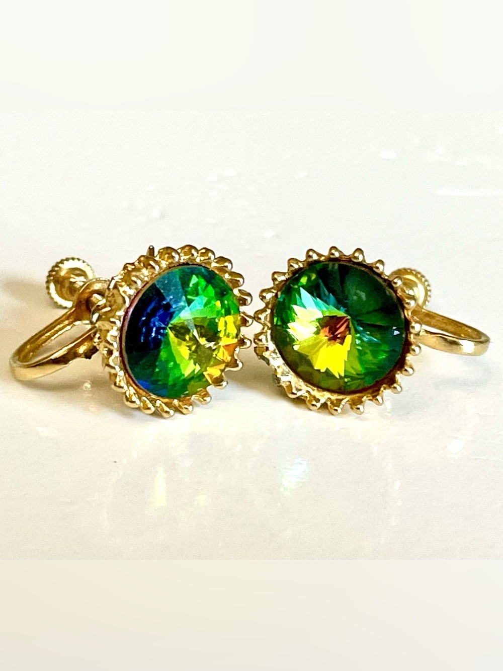 Vintage Watermelon Rivoli Olivine Green Rhinestone Screwback Earrings Gold Tone